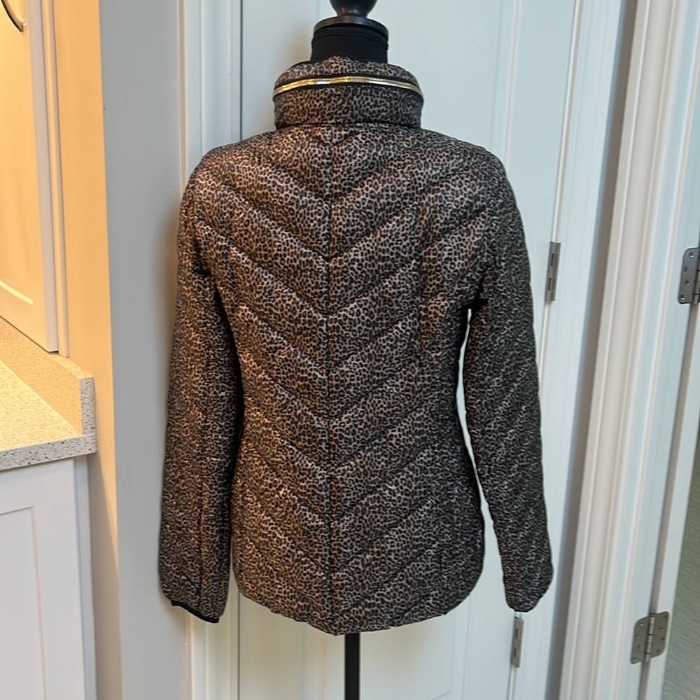 Michael Kors leopard print with hidden hood. size Small - Picture 8 of 15